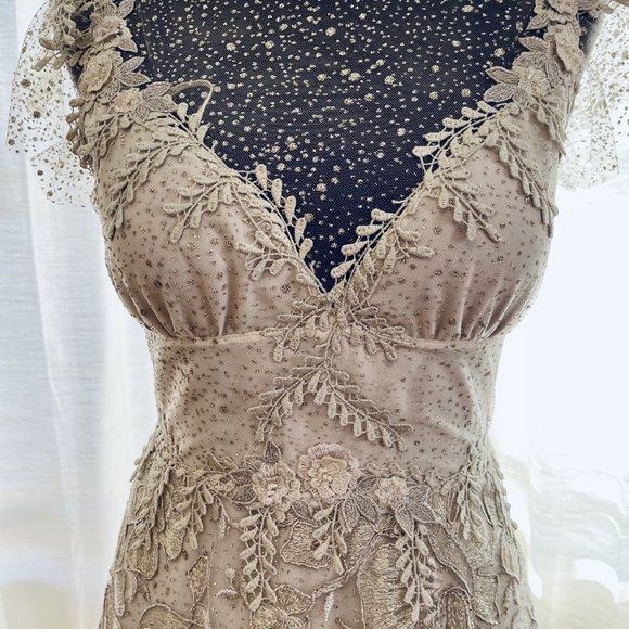 Vintage Wedding Dresses - Picture 2 of 8